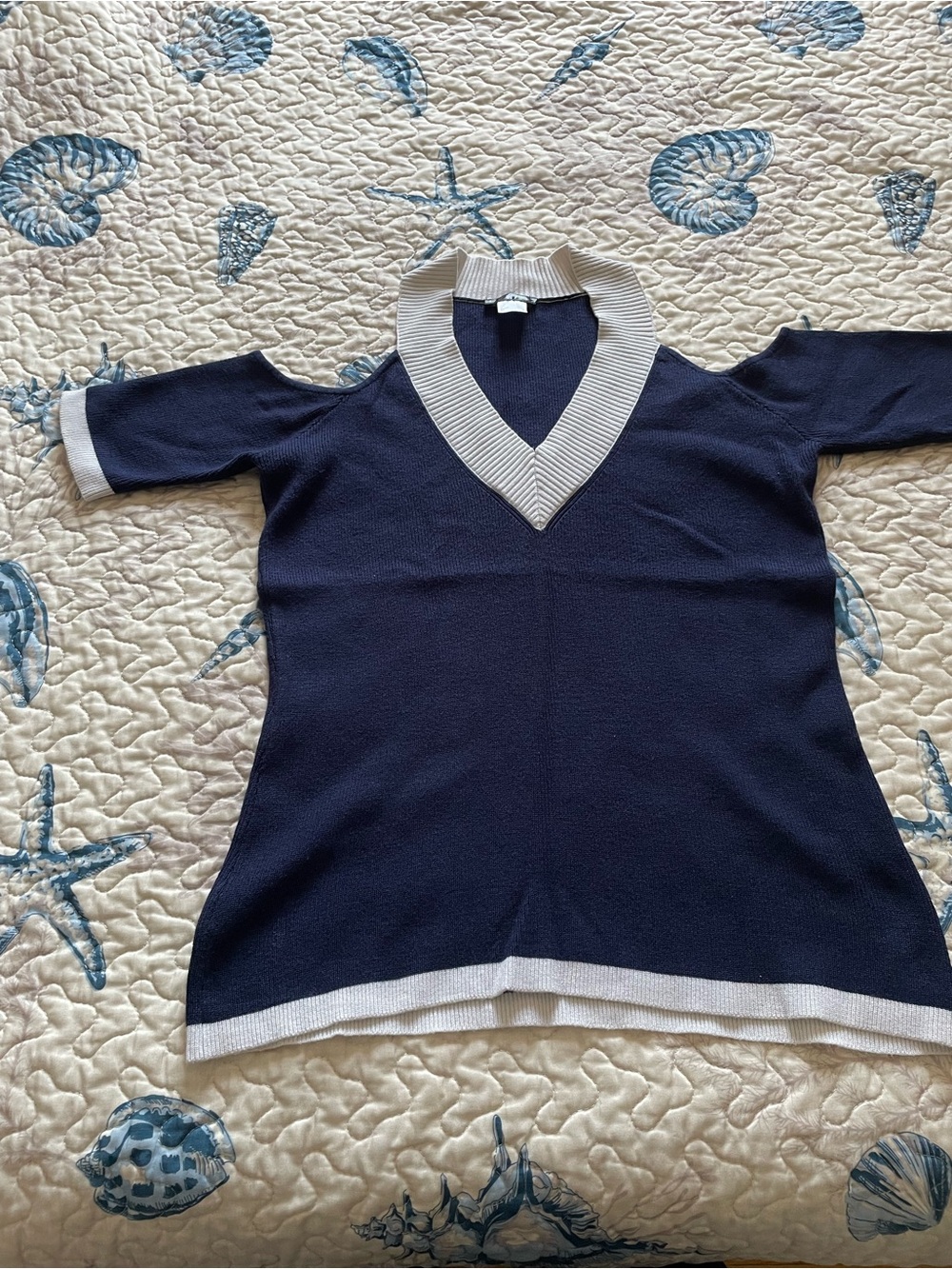 VENUS Navy V-Neck Short Sleeve Sweater with White Trim